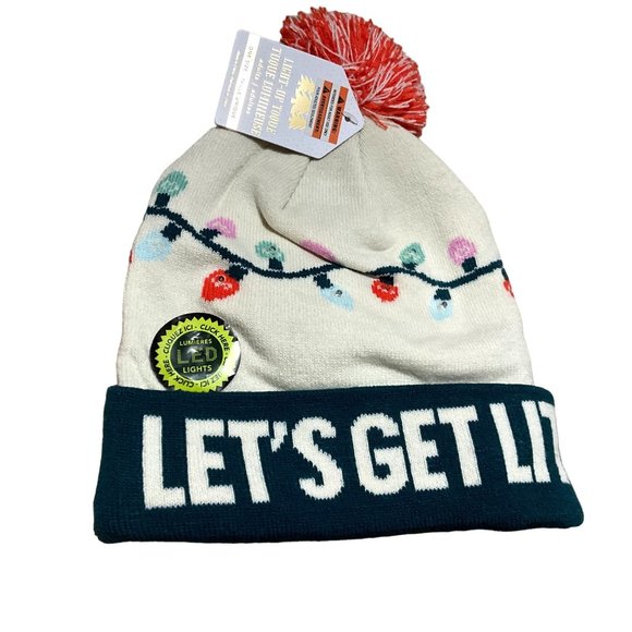 HAT CHAPEAU Accessories - NWT CHRISTMAS LIGHTS LIGHTS UP BEANIE POM POM WINTER SZ ONE SIZE ADULTS